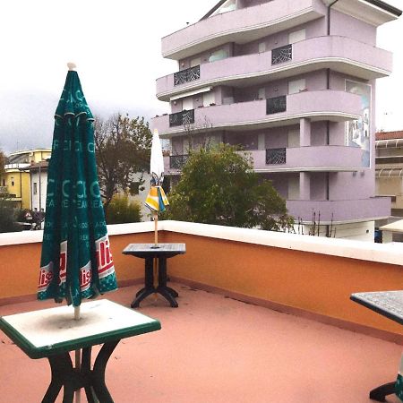 Hotel Villa Lorena Rimini Exterior foto
