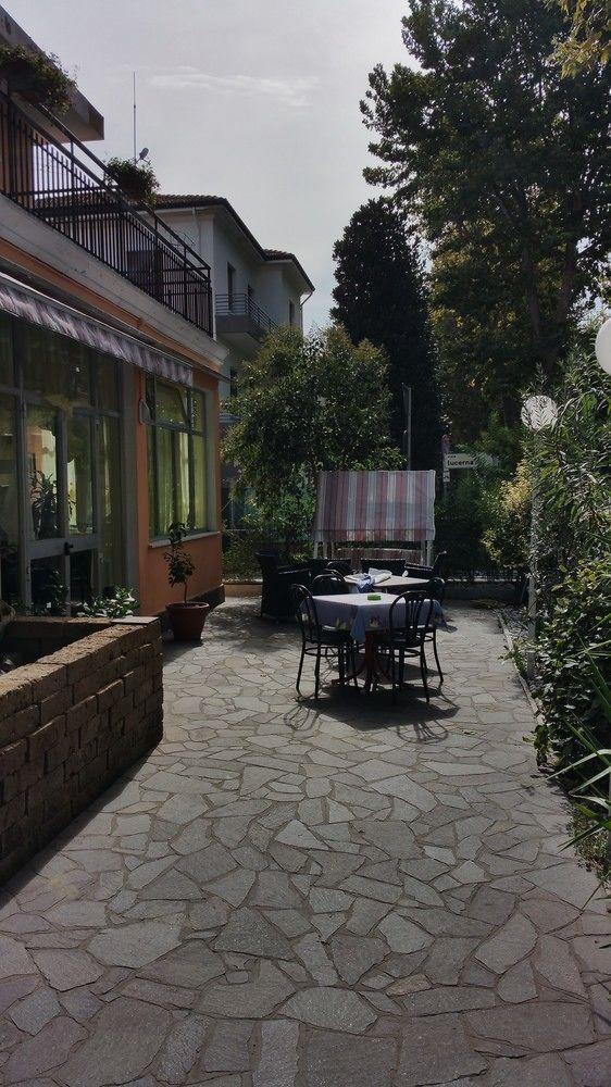 Hotel Villa Lorena Rimini Exterior foto